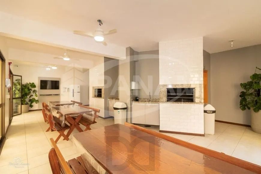 Apartamento com 3 dormitórios, suíte, churrasqueira e 2 vagas de garagem. — foto 2