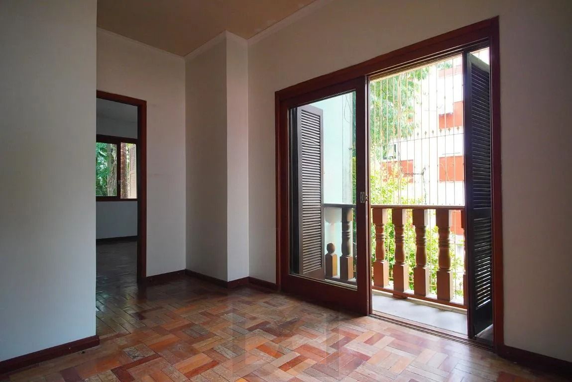 Casa com 4 Dormitórios e Amplo Pátio no Passo D’Areia — foto 13