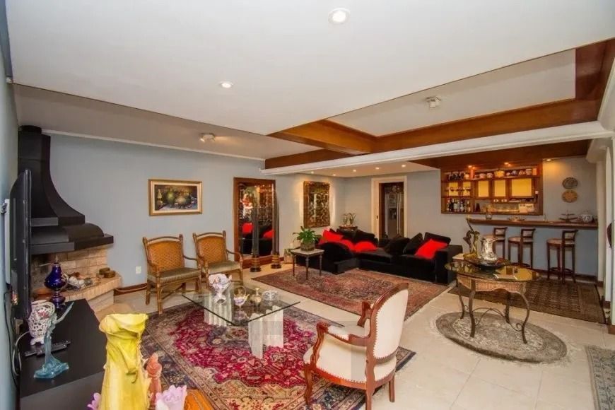 Casa com 3 dormitórios, suíte e amplo pátio com piscina e churrasqueira. — foto 14