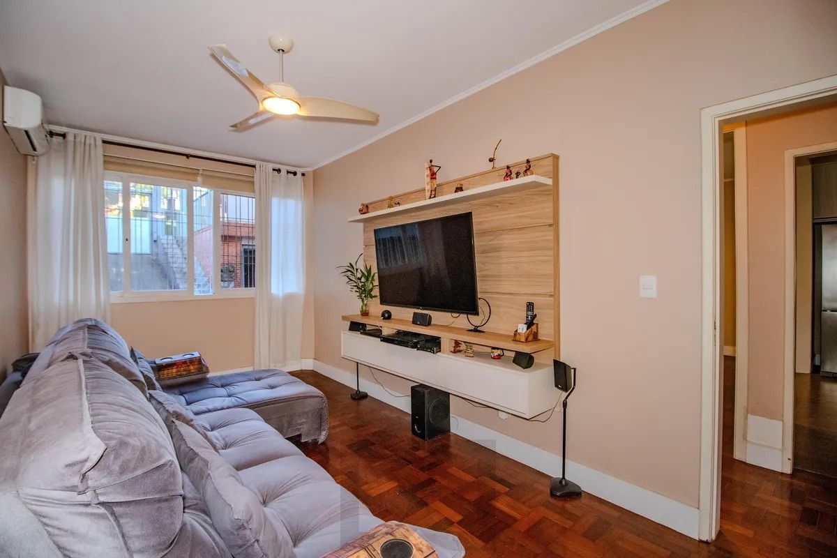 Casa Reformada com 5 Dormitórios e Amplo Pátio — foto 8