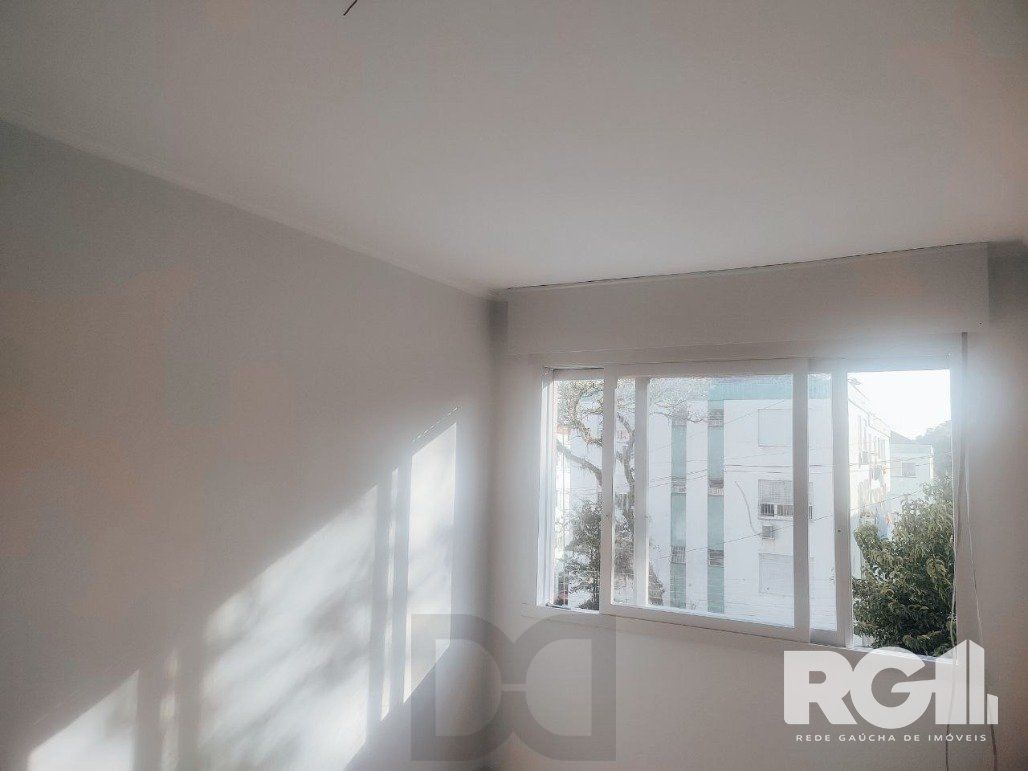 Apartamento reformado com 2 dormitórios 55m² privativos, com vaga no bairro Leopoldina — foto 9