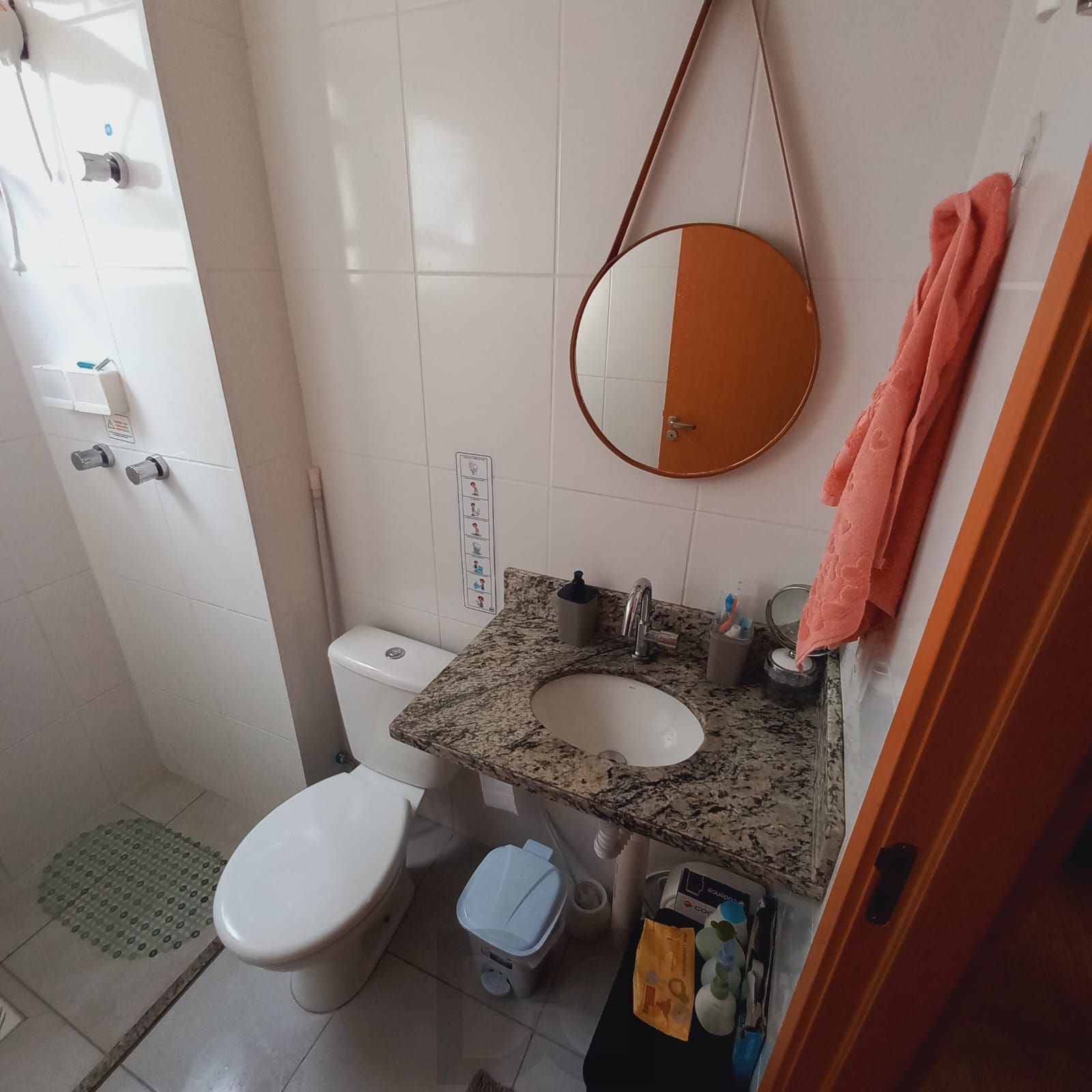 Apartamento 2 Dormitórios, sacada com churrasquieira, 1 vaga  Portaria 24h — foto 15