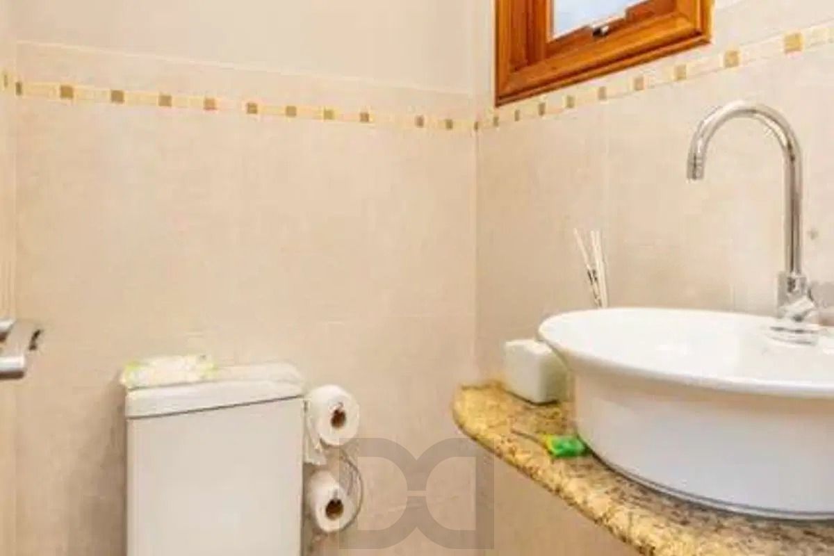 Casa com 3 dormitórios, suíte, churrasqueira e piscina. — foto 10