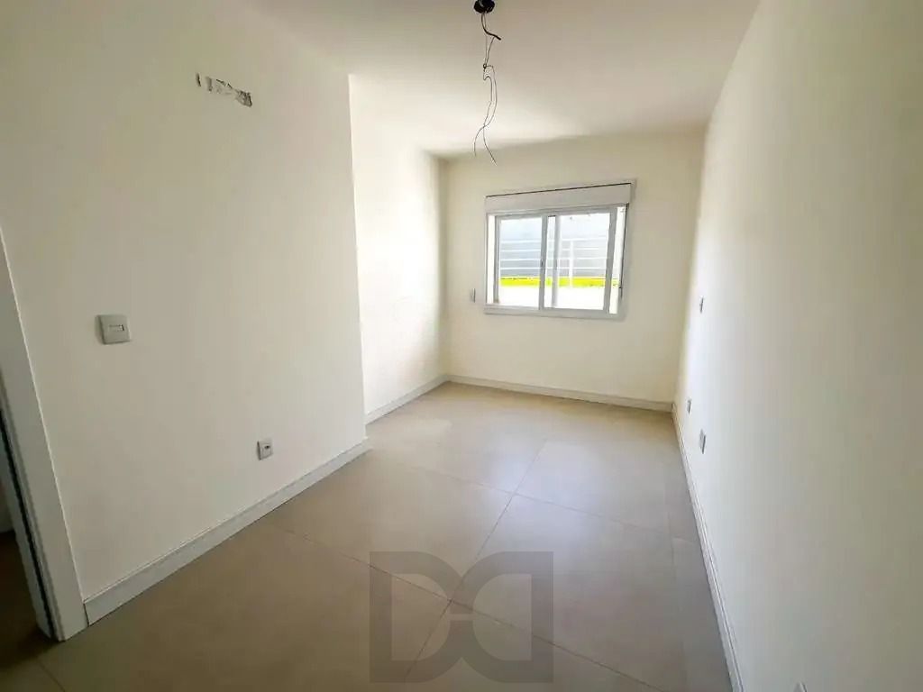 Casa com 3 dormitórios, suíte, churrasqueira, lareira e 2 vagas de garagem. — foto 27