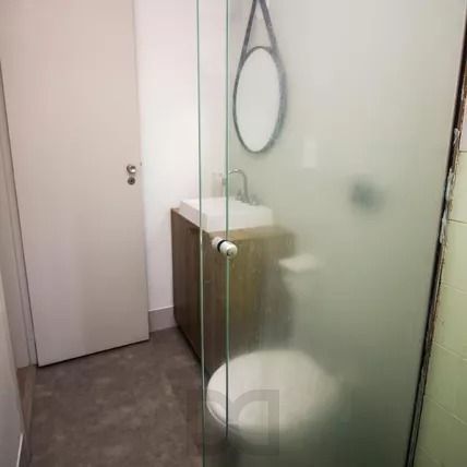 Apartamento com 2 dormitórios, banheiro auxiliar e 2 vagas cobertas. — foto 19