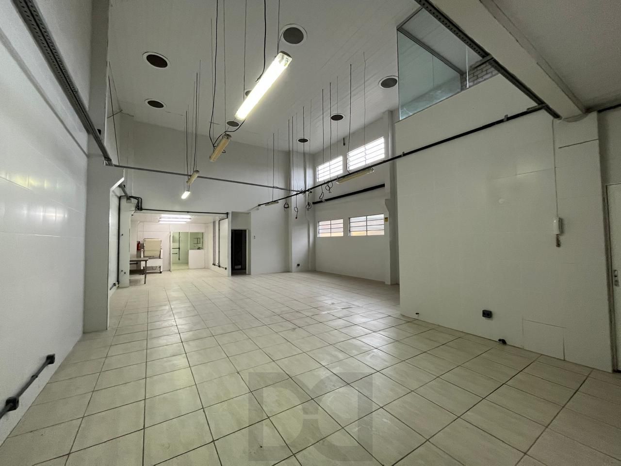 Prédio Comercial à venda com 5 salas, 400m², 6 vagas, Rua Laudelino Freire no bairro Sarandi em Porto Alegre — foto 8