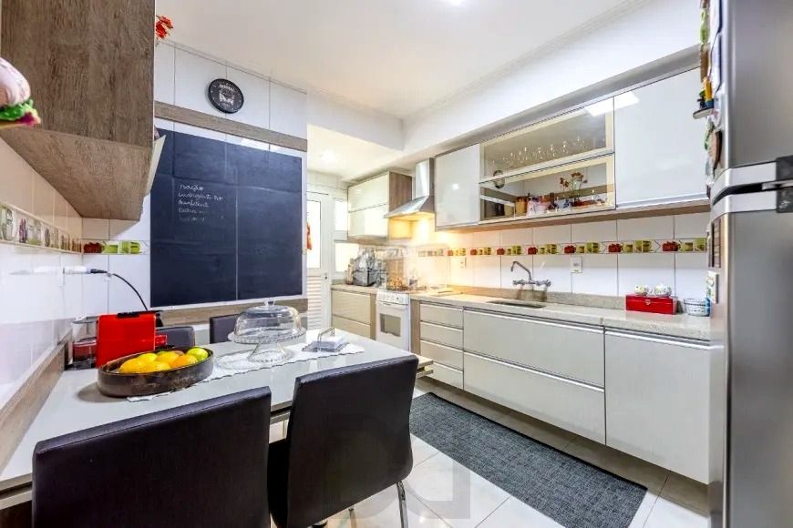 Casa térrea, 160 m² privativos, patio com piscina, no Bairro São Sebastião. — foto 17