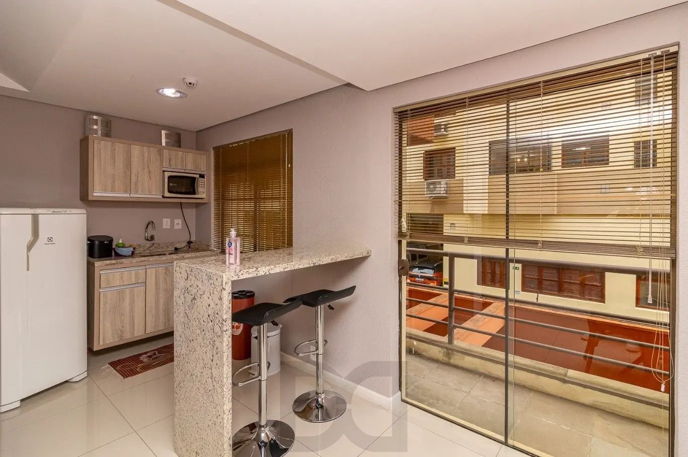 Sala a com 40m² privativos vaga e elevador, na Rua Barão do Gravataí, Menino Deus - Porto Alegre. — foto 11