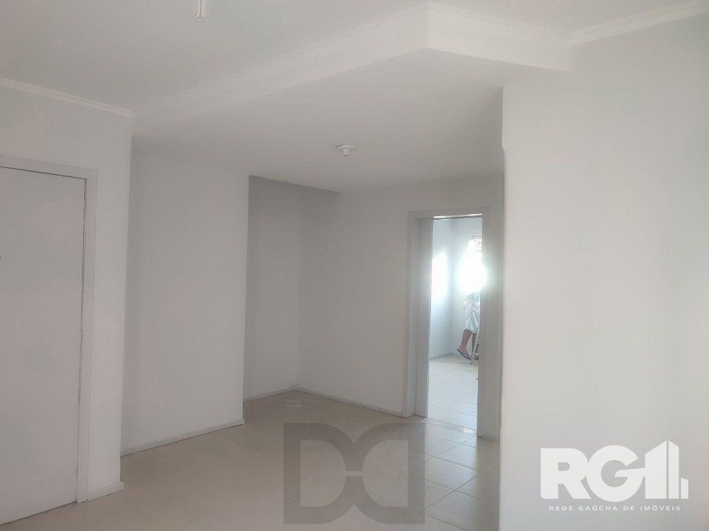 Apartamento reformado com 2 dormitórios 55m² privativos, com vaga no bairro Leopoldina — foto 3