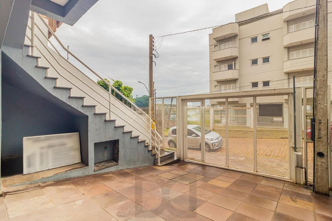 Casa com 3 dormitórios, suíte, lavabo e amplo pátio. — foto 2