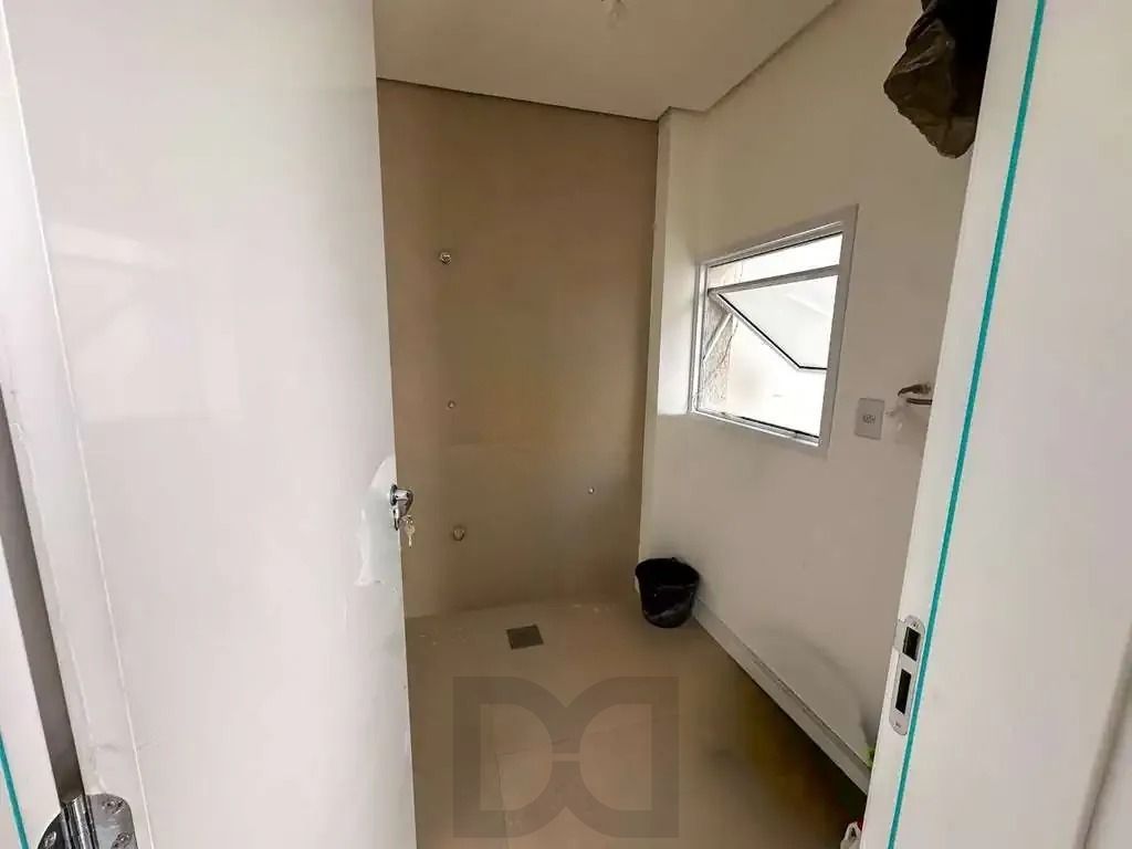 Casa com 3 dormitórios, suíte, churrasqueira, lareira e 2 vagas de garagem. — foto 11