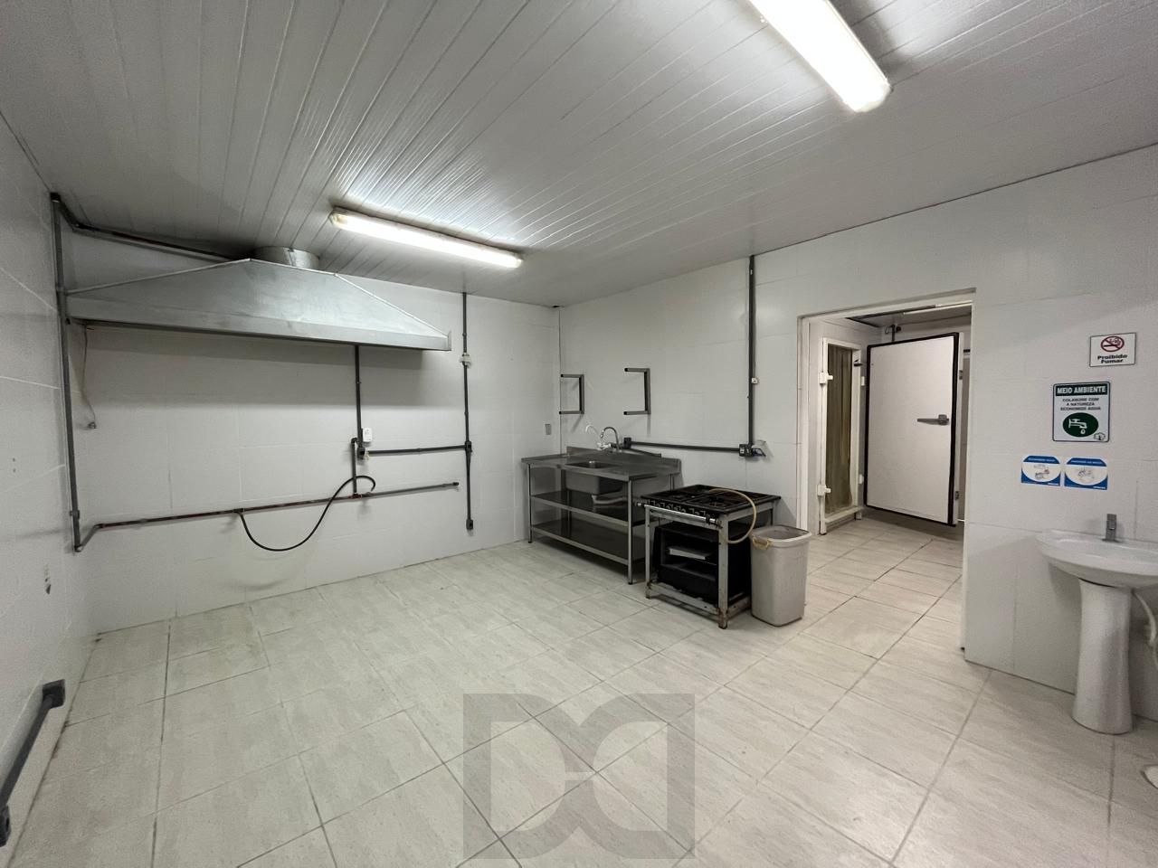Prédio Comercial à venda com 5 salas, 400m², 6 vagas, Rua Laudelino Freire no bairro Sarandi em Porto Alegre — foto 16
