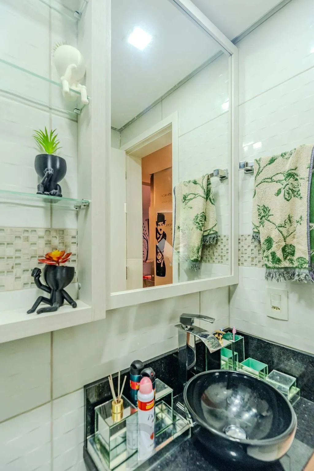 Apartamento com 3 dormitórios, suíte, sacada com churrasqueira e 1 vaga. — foto 24