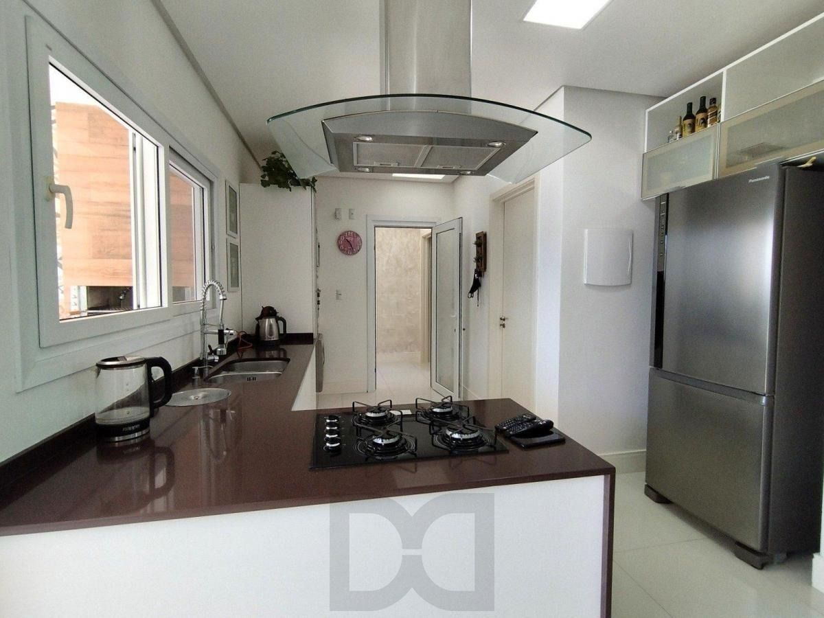 Casa/ sobrado com mobilia de qualidade, 3 suítes, piscina e 4 vagas de garagem — foto 11