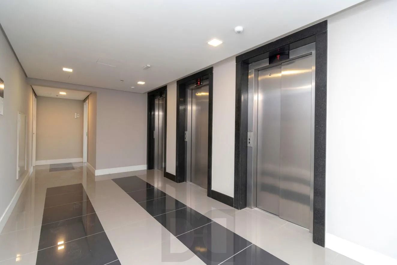 Sala Comercial Mobiliada em Andar Alto no Condomínio Icon — foto 9