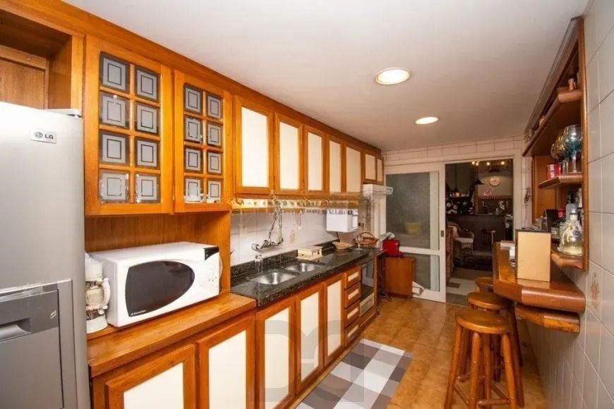 Casa com 3 dormitórios, suíte e amplo pátio com piscina e churrasqueira. — foto 18