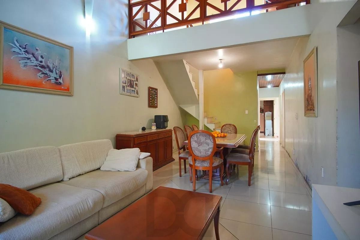 Casa Térrea com 5 dormitórios, Amplo Terreno de 300m² - Bairro Santa Rosa — foto 2