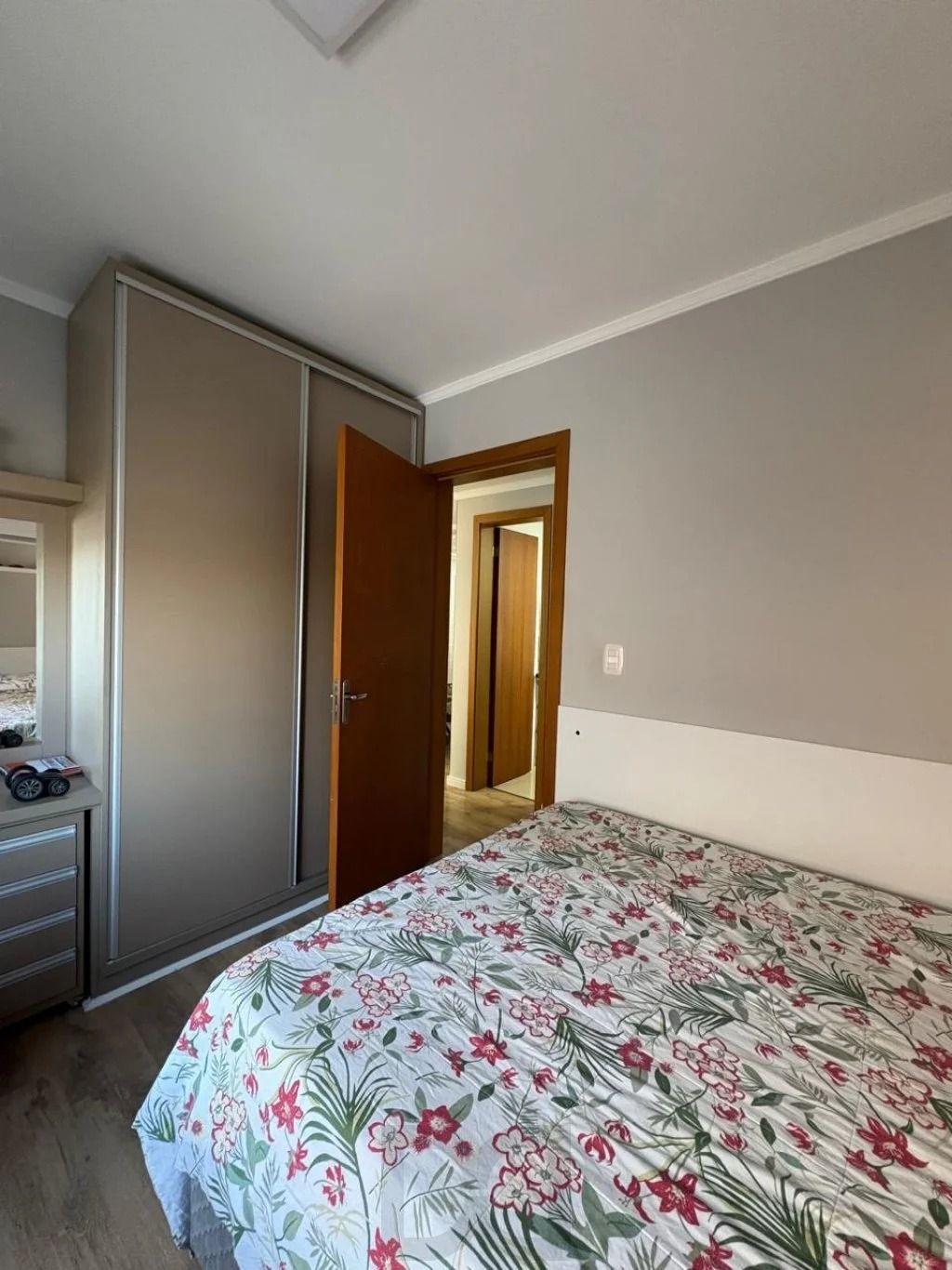 Apartamento com 2 dormitórios, suíte, sacada e churrasqueira. — foto 7