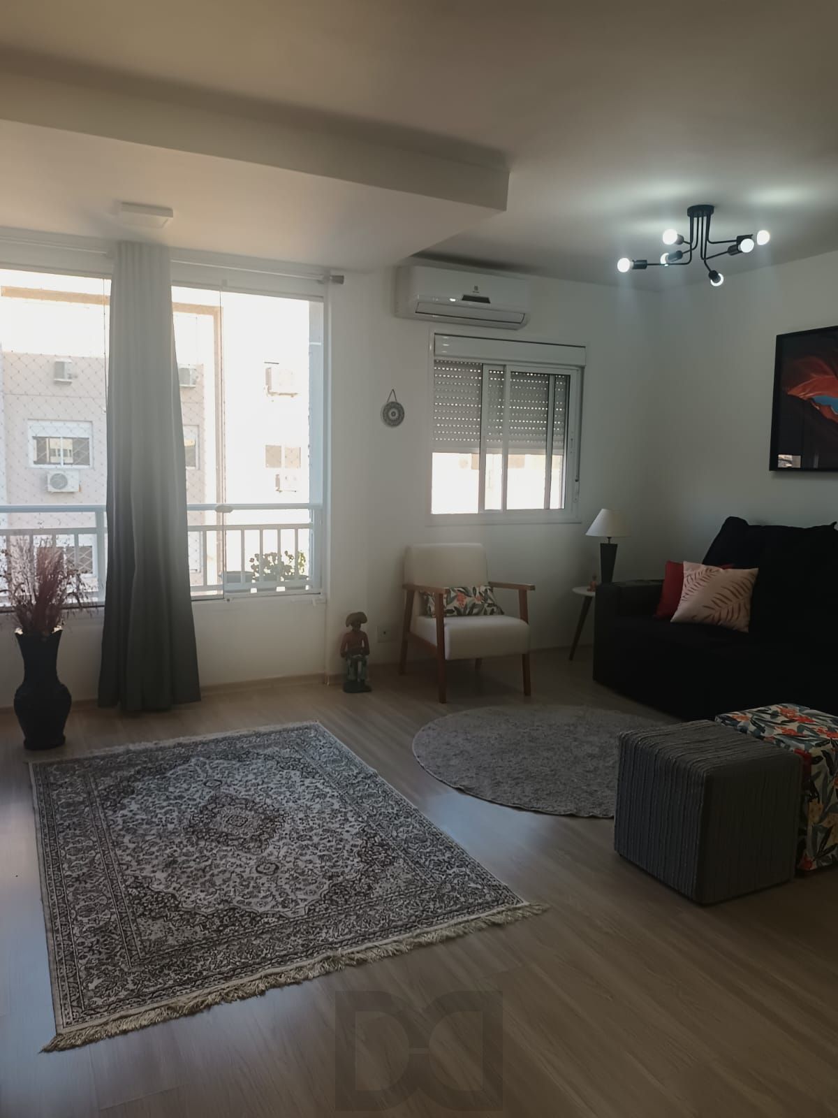 Apartamento de 3 dormitórios com living estendido, semi mobiliado, suíte e churrasqueira. — foto 4