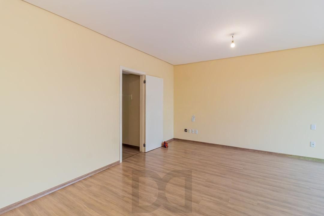 Casa com 3 dormitórios, suíte, lavabo e amplo pátio. — foto 11