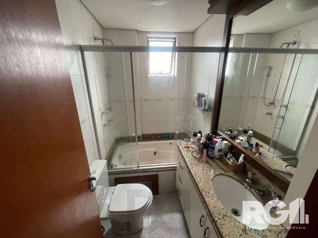 Apartamento com 3 dormitórios, 1 suíte, lavabo, 2 vagas cobertas, semimobiliado, churrasqueira e lareira. — foto 20