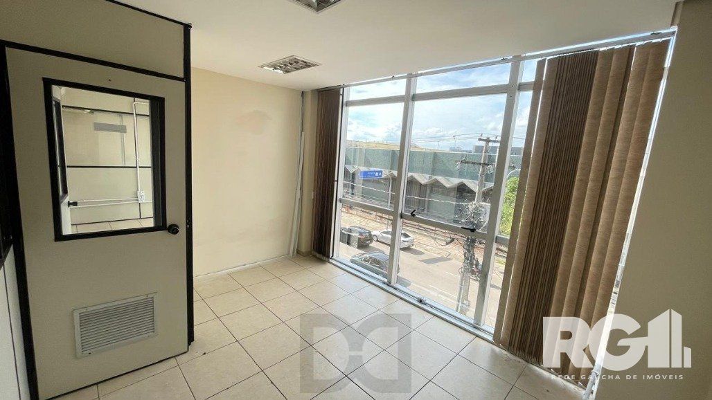 Prédio Comercial Imponente com 1.200m² na Zona Norte de Porto Alegre — foto 30