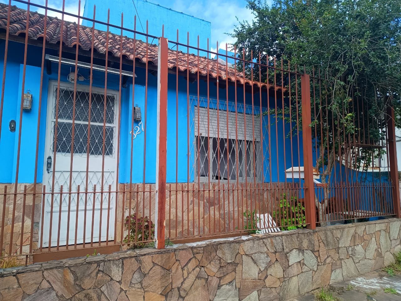 Casa de alvenaria com 3 dormitorios, e churrasquiera. Jardim Carvalho — foto 1