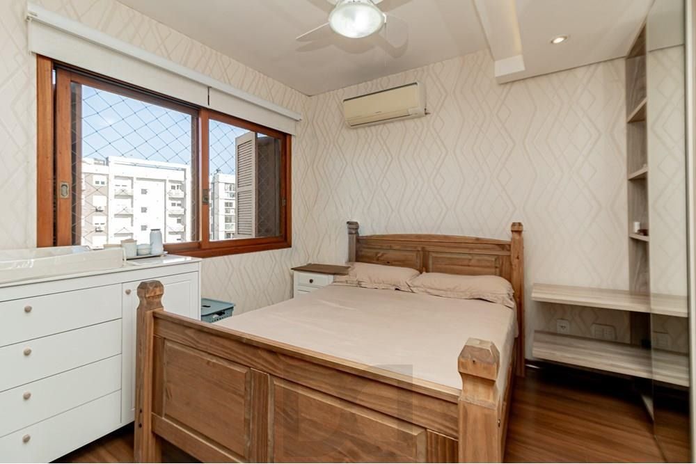 Apartamento com 3 dormitórios (sendo 1 suíte), 2 banheiros, lareira, churrasqueira e 2 vagas de garagem. — foto 15