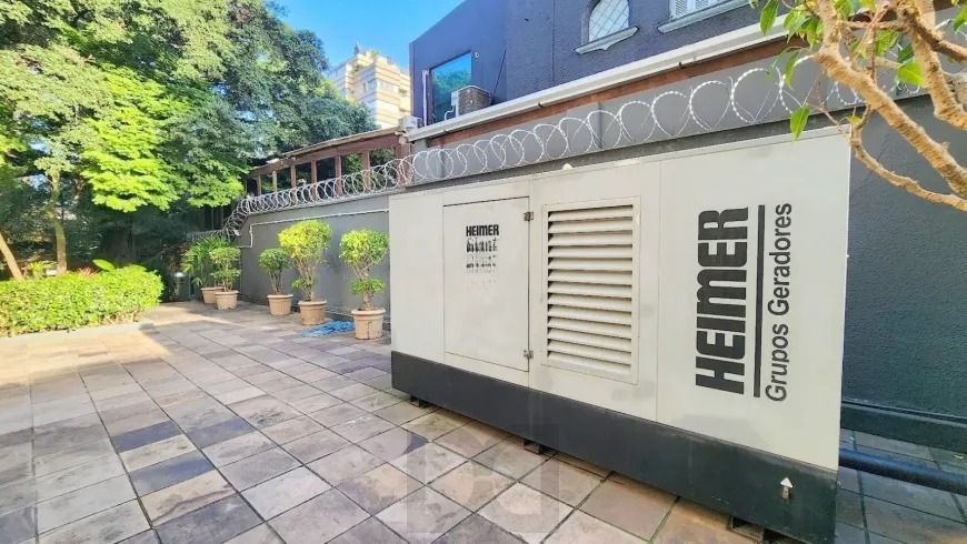 Apartamento 3 dormitórios, suíte, semimobiliado e duas vagas de garagem. — foto 23