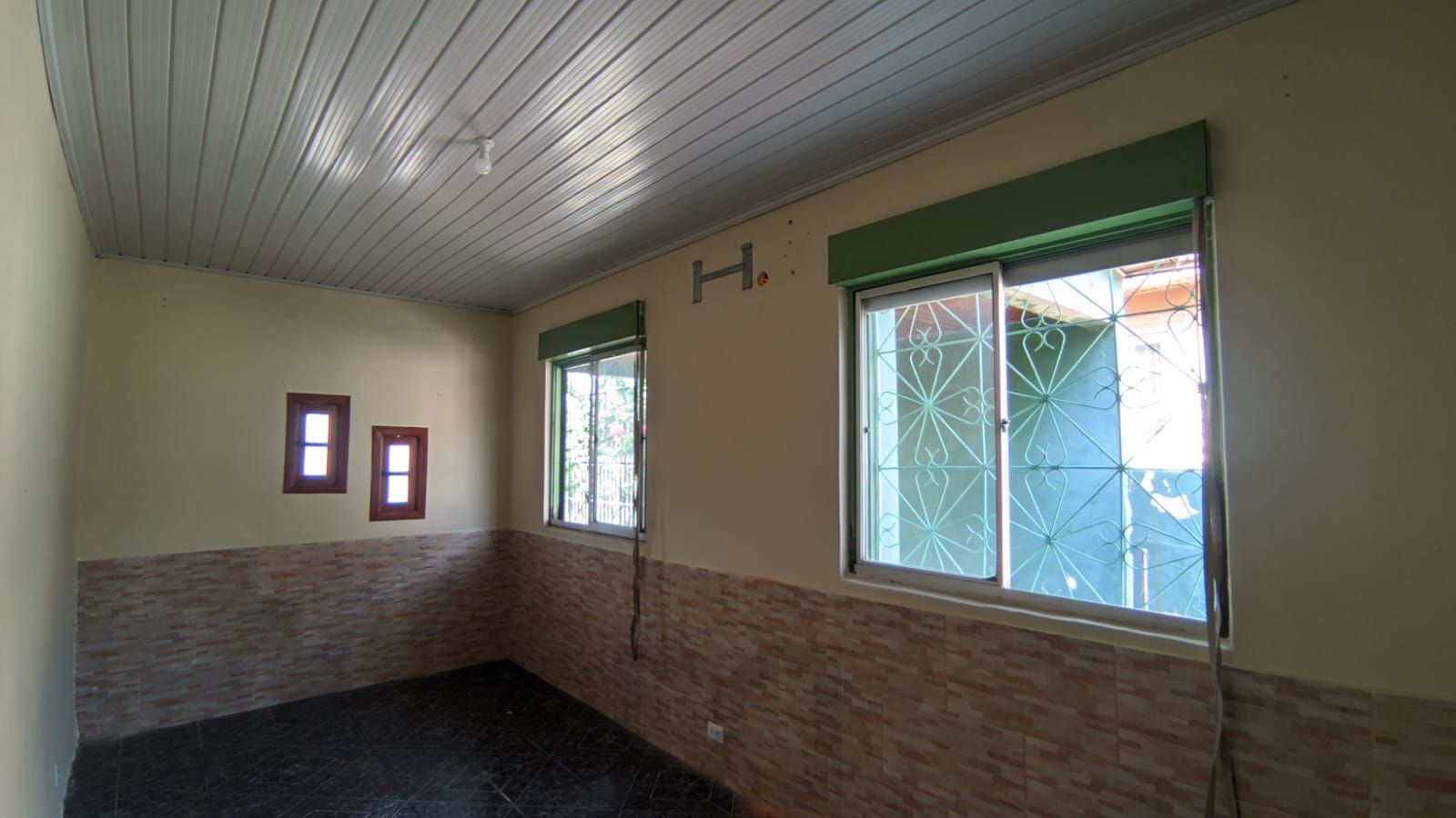 Casa com pátio, 2 dormitórios, Avenida Vinte e Um de Abril - Sarandi — foto 6