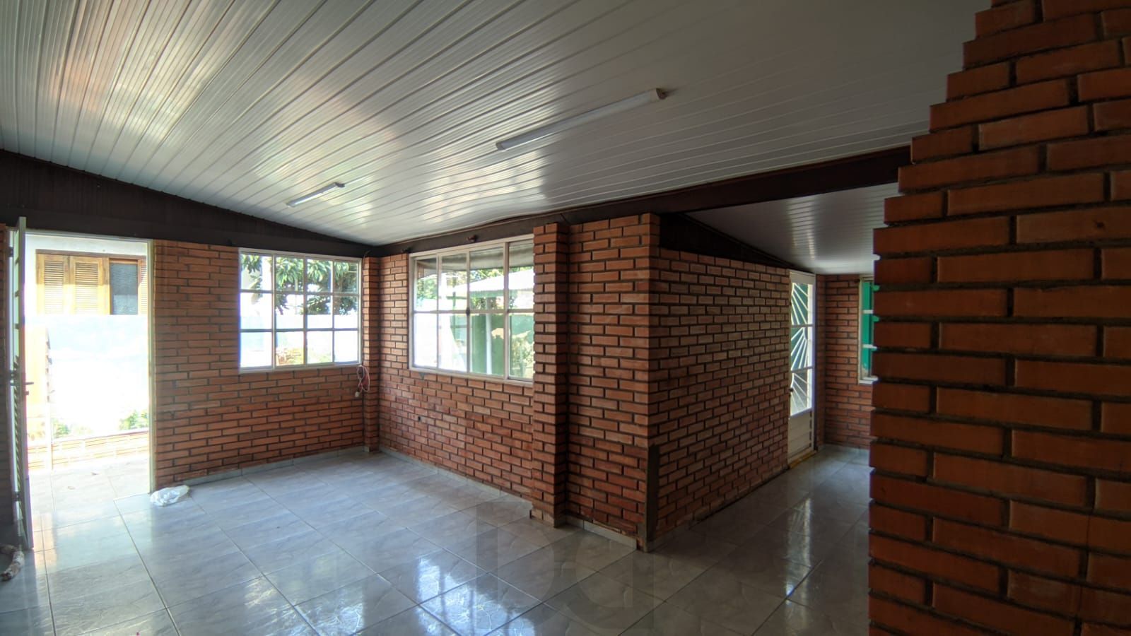 Casa com pátio, 2 dormitórios, Avenida Vinte e Um de Abril - Sarandi — foto 15