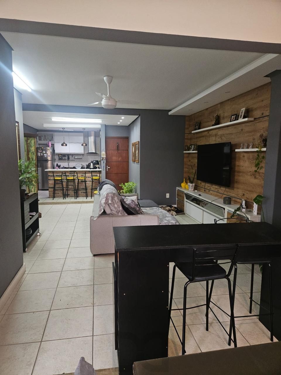 Amplo apartamento 2 dormitórios, suíte com closet, Avenida Brasil - Navegantes — foto 2