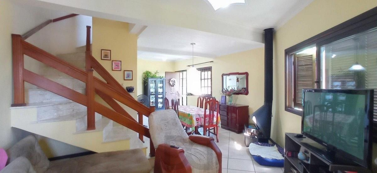Casa com 4 dormitórios, sótão e amplo pátio próxima ao Hospital Cristo Redentor — foto 2
