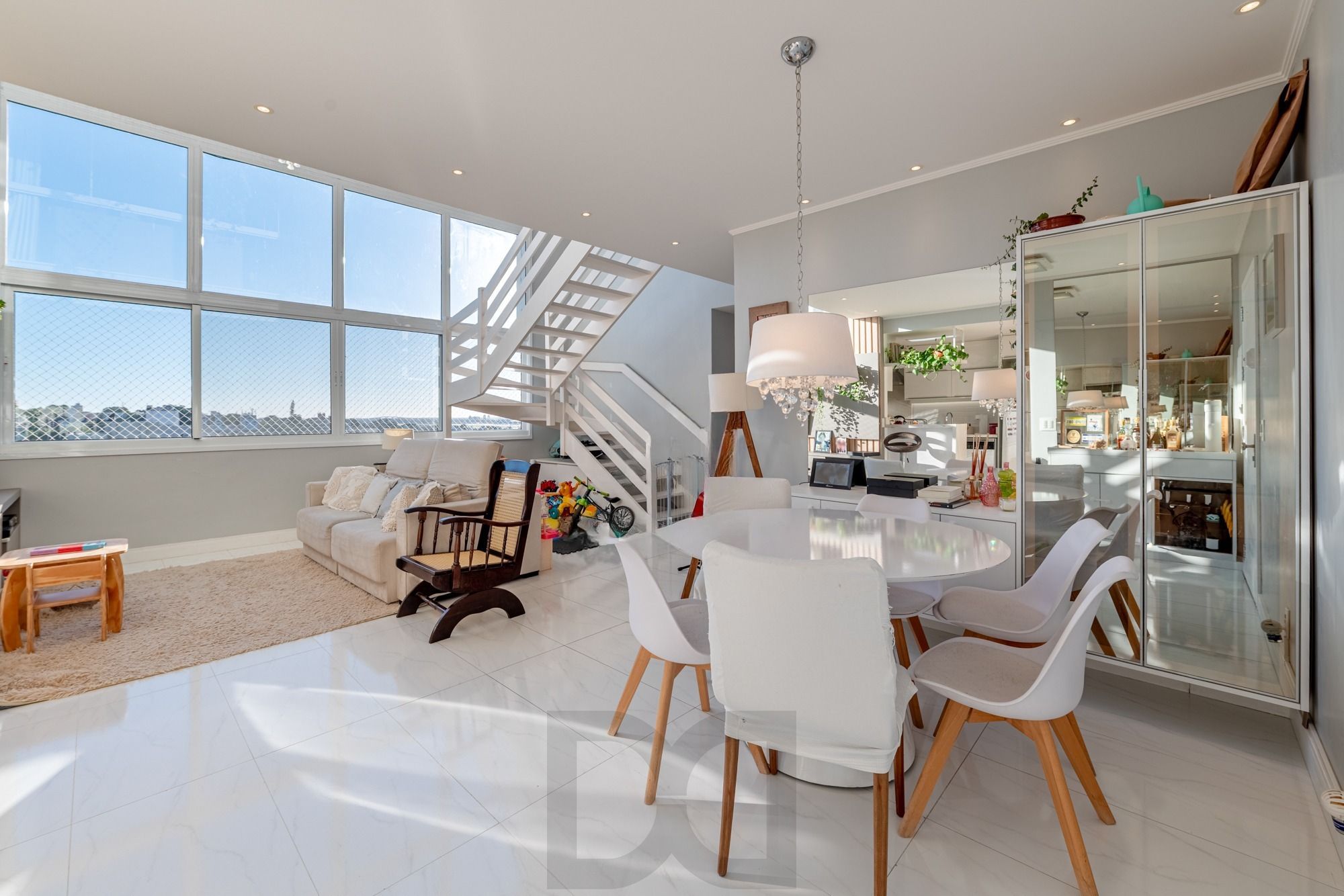 Duplex c/ Pé Direito Duplo – Jd. Lindóia — foto 1