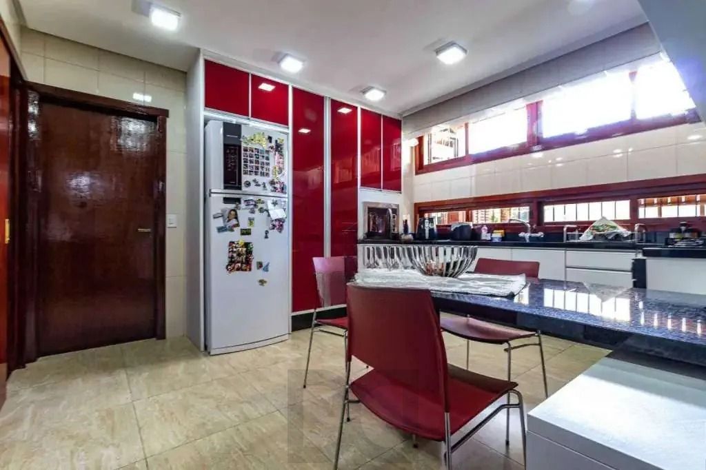 Casa com 4 dormitórios, suíte, piscina e 4 vagas. — foto 14