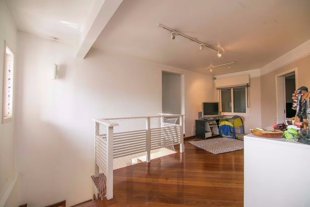 Casa de esquina com 6 dormitórios, 430m², piscina, 4 vagas — foto 15