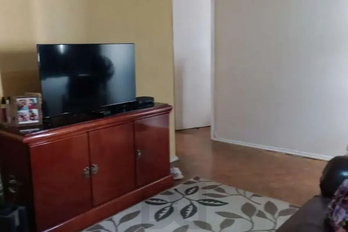Apartamento com 2 dormitórios semimobiliado. — foto 4