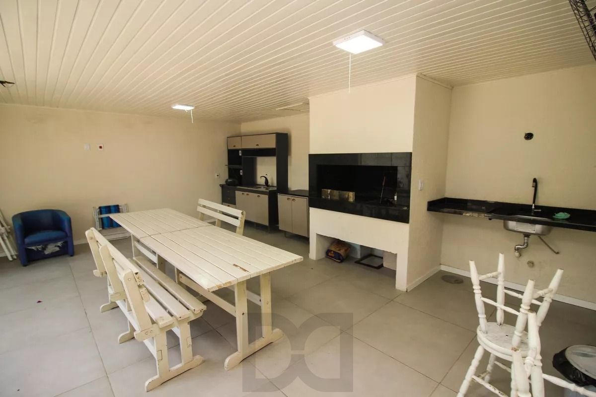 Apartamento com 2 dormitórios, banheiro auxiliar e 2 vagas cobertas. — foto 28