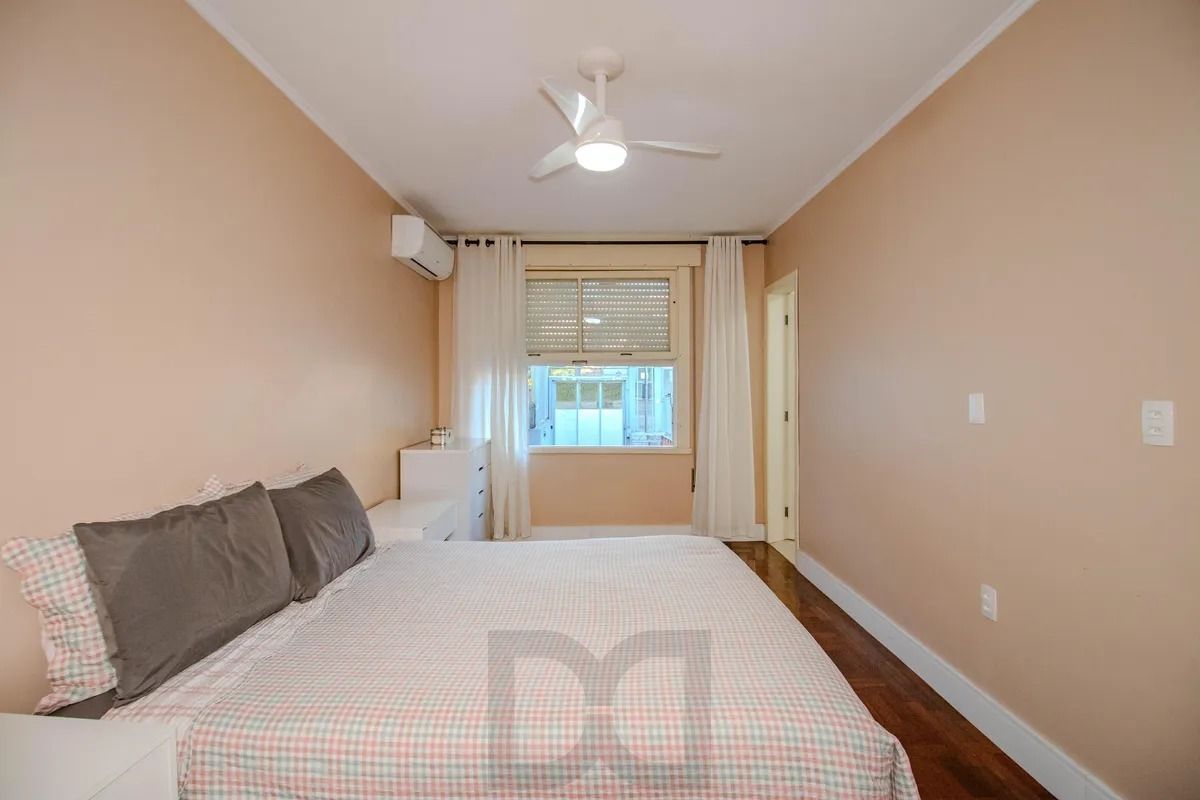 Casa Reformada com 5 Dormitórios e Amplo Pátio — foto 14