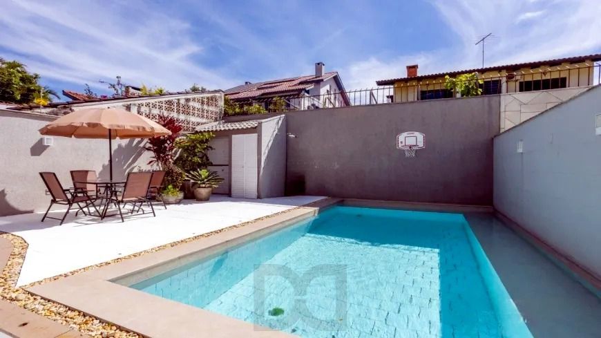 Casa 4 dormitórios com espaço gourmet patio com Piscina no Jardim Lindoia — foto 1
