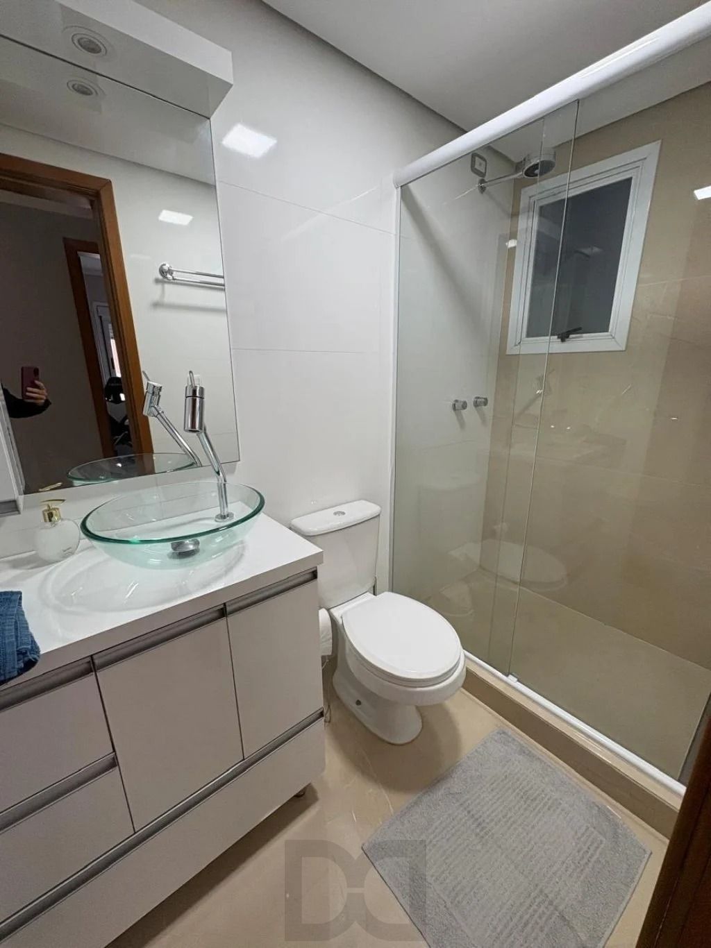Apartamento com 2 dormitórios, suíte, sacada e churrasqueira. — foto 6