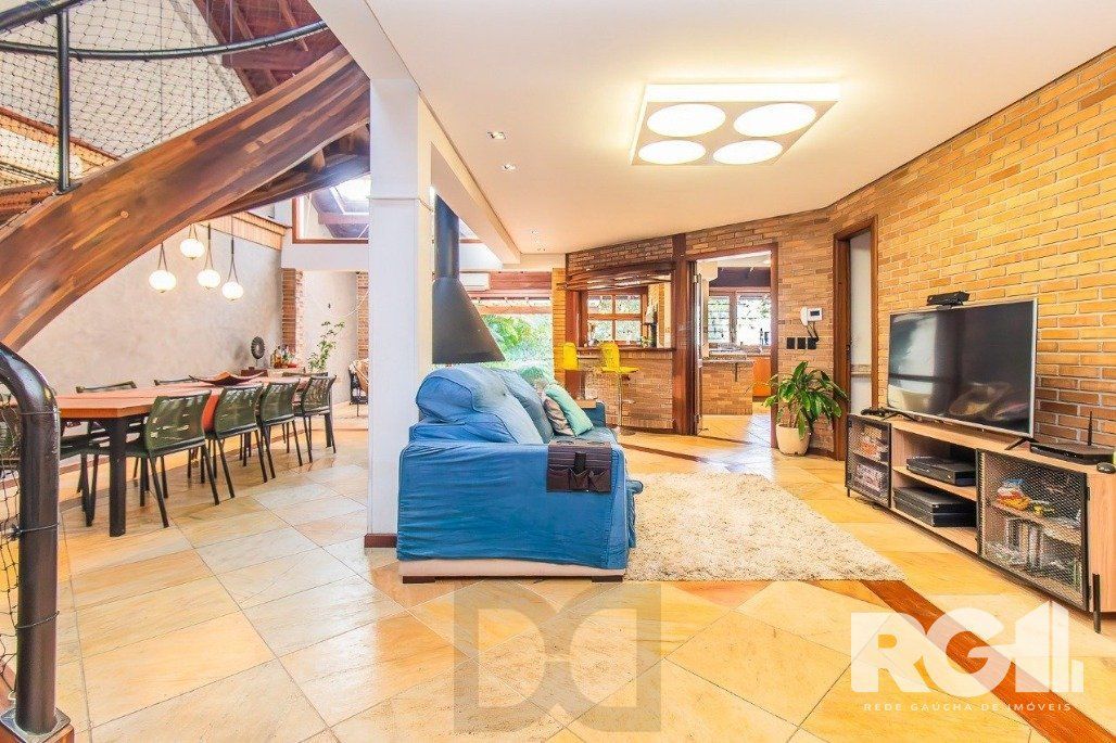 Casa espaçosa com 3 dormitórios, pátio com piscina e 4 vagas — foto 11