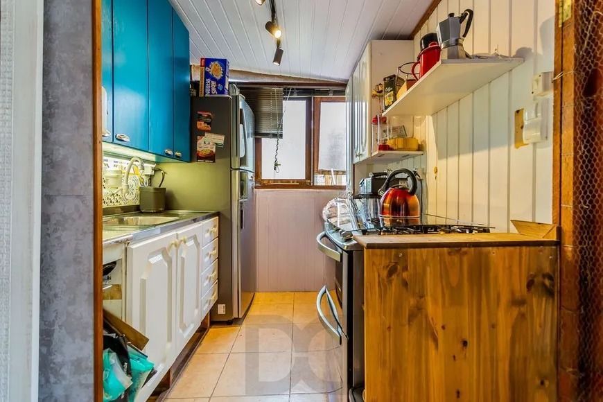 Casa térrea com 3 dormitórios, amplo pátio e 2 vagas de garagem cobertas. — foto 8