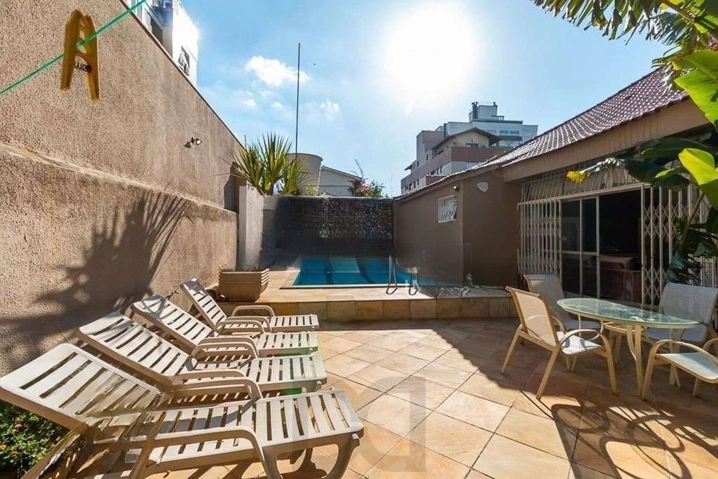 Belíssima casa com piscina, 5 dormitórios e 5 vagas no Jardim Lindóia — foto 15