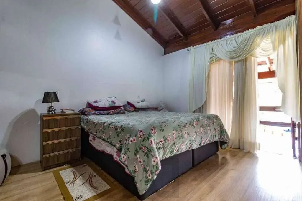 Casa com 4 dormitórios, suíte, piscina e 4 vagas. — foto 25