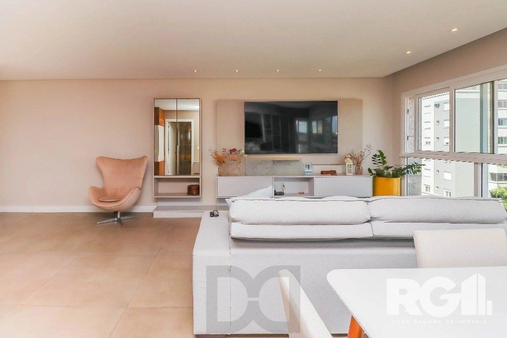 Apartamento com 3 Dormitórios, Suíte e Vaga Dupla – Andar Alto — foto 8
