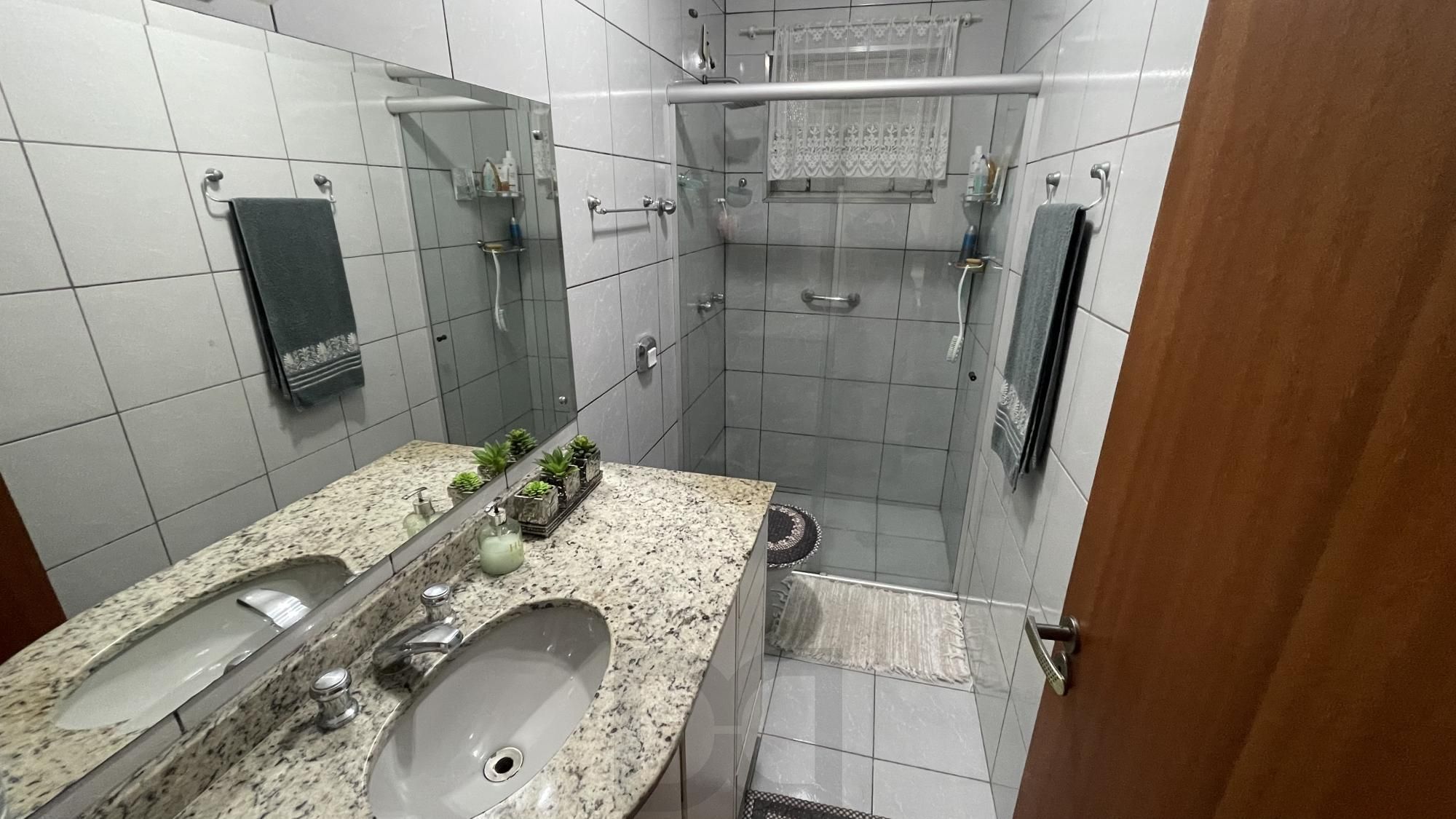 Casa com 3 dormitórios, suíte, churrasqueira, espaço gourmet e amplo pátio. — foto 13