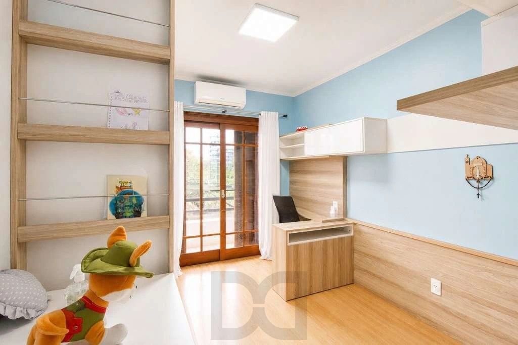 Casa com 3 dormitórios, suíte, churrasqueira e piscina. — foto 28