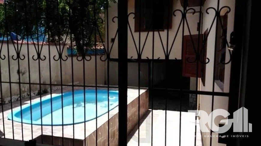 Casa Ampla com Piscina e 4 Dormitórios no Rubem Berta — foto 9