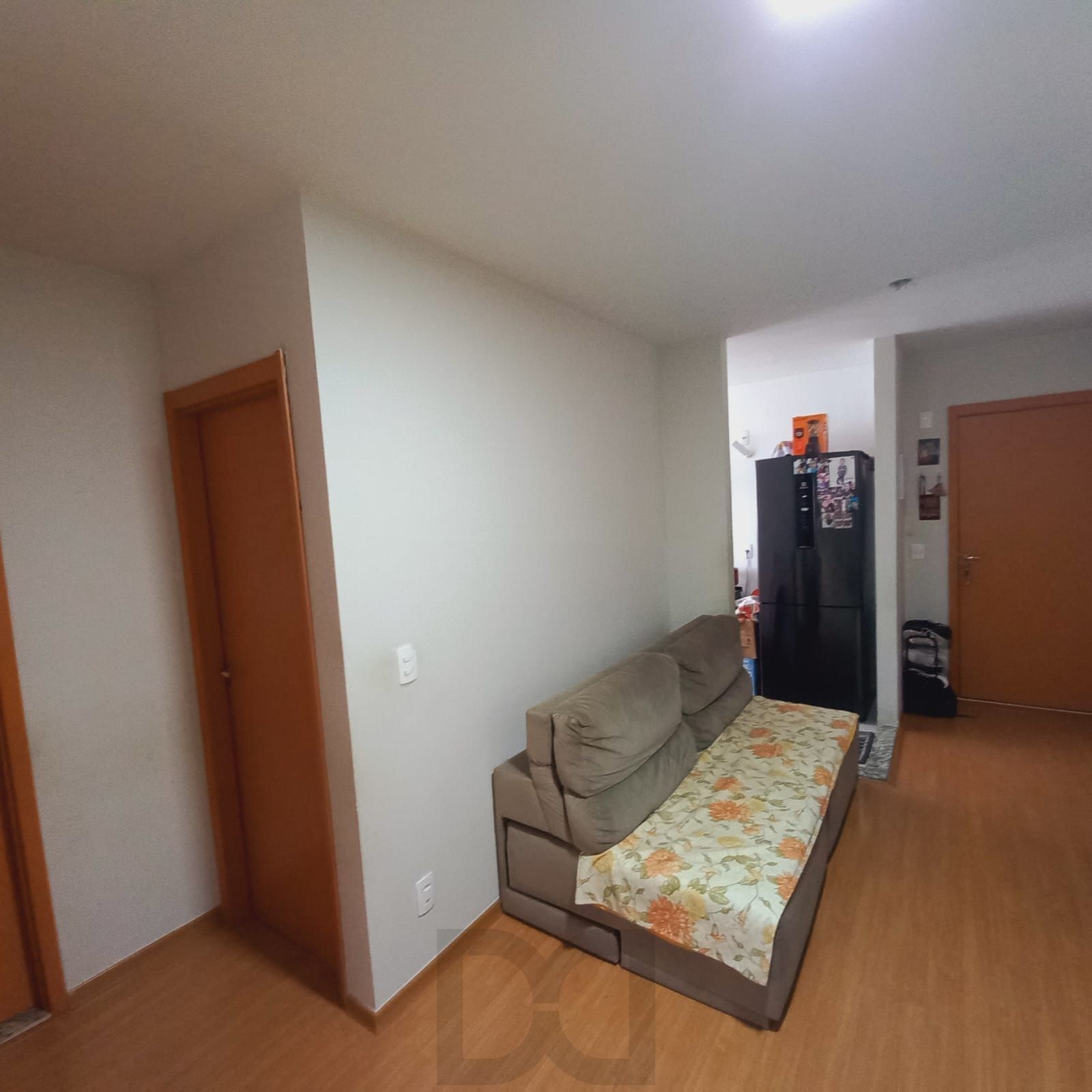 Apartamento 2 Dormitórios, sacada com churrasquieira, 1 vaga  Portaria 24h — foto 3